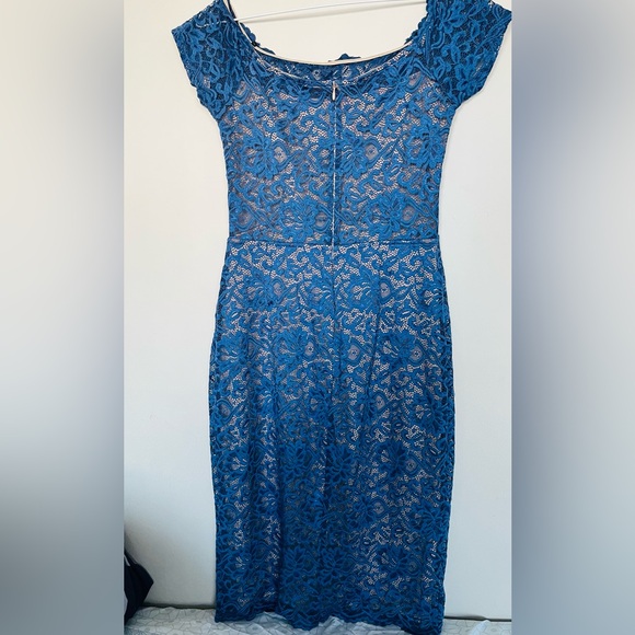 Lace dress - Picture 5 of 7